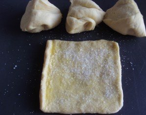 Булочки-сердечки с сахаром