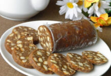 Шоколадная колбаса из печенья